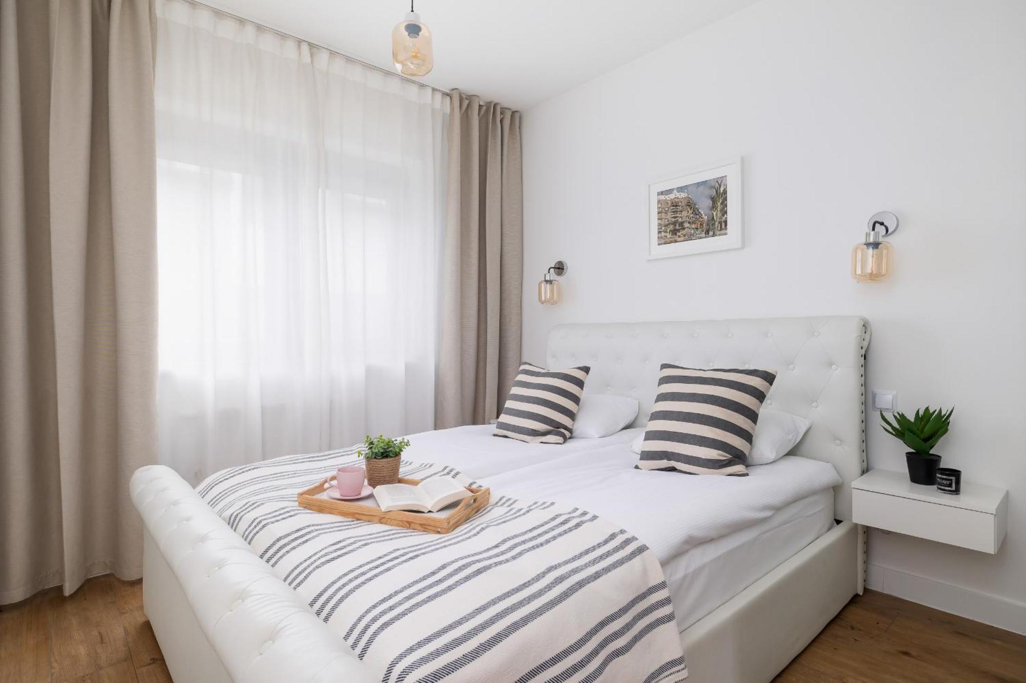 Apartment In Krakow With Parking And Balcony By Noclegi Renters Modlnica Bagian luar foto